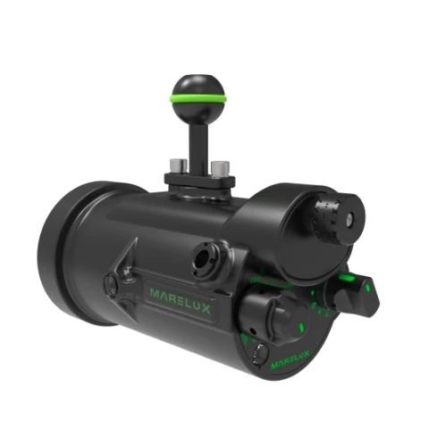 Underwater photographer using Marelux Apollo C for fast action photography
