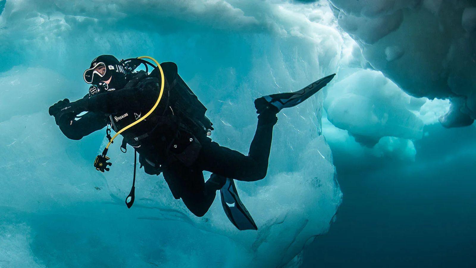 Aqualung Axiom i3+ Men’s BCD hero image