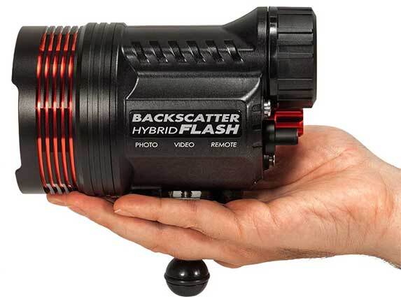 Compact underwater strobe mounted on a camera tray