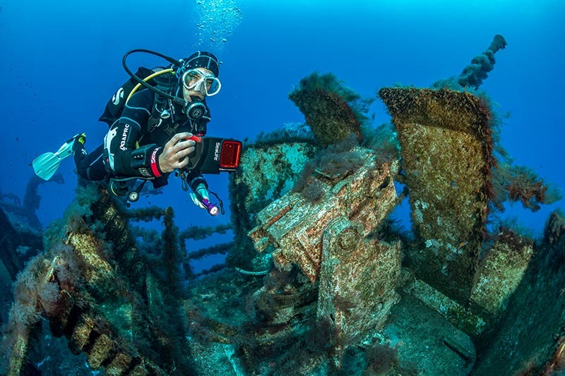 SeaLife SportDiver underwater on a reef dive