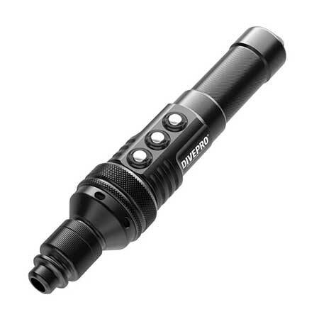 Adjustable snoot aperture producing tight beam on underwater macro subject