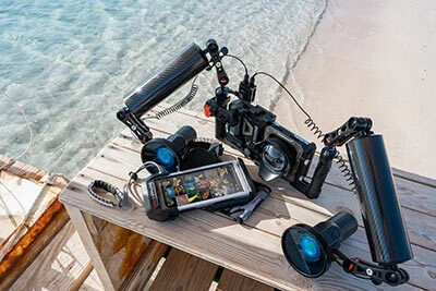 Travel diver using DiveVolk SeaTouch 6 Pro underwater smartphone housing