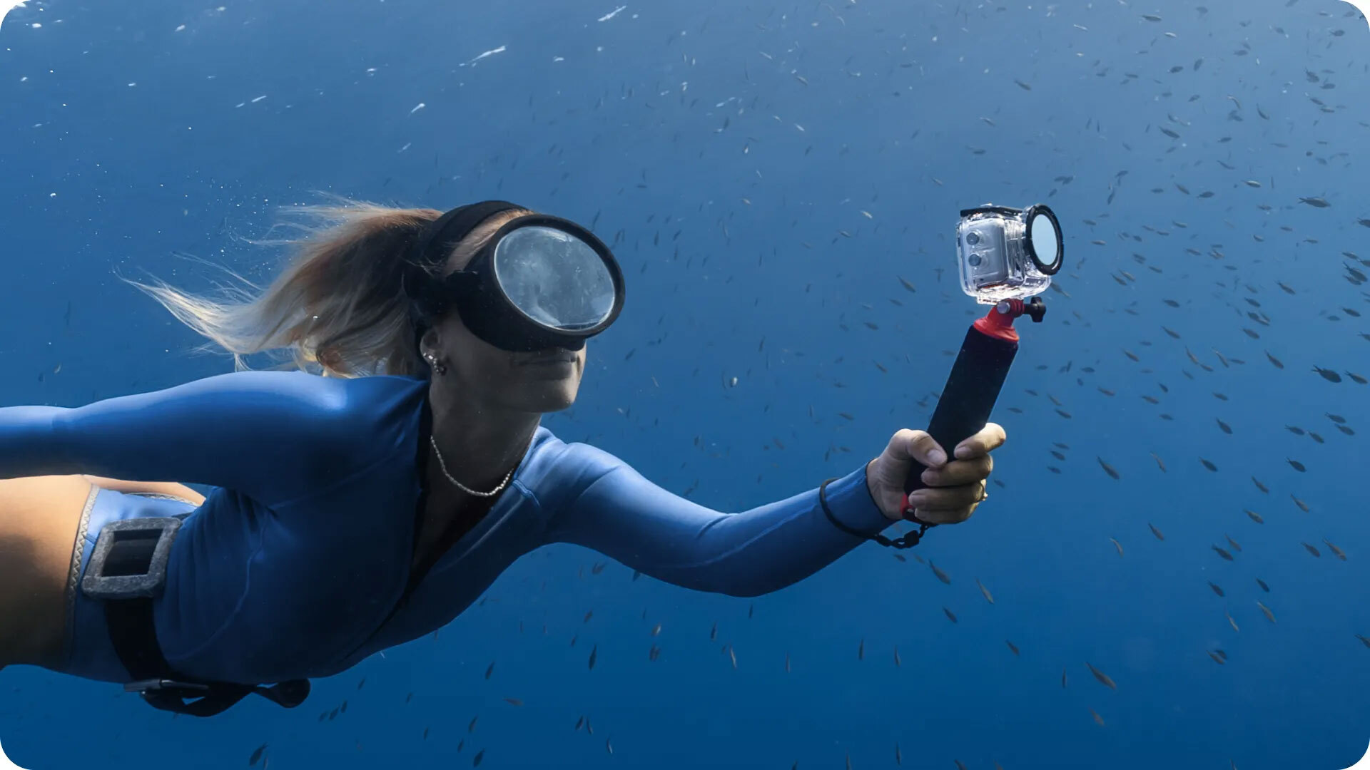 Insta360 GO Ultra Dive Case with secure buckle, glass lens ports, and accessory mount