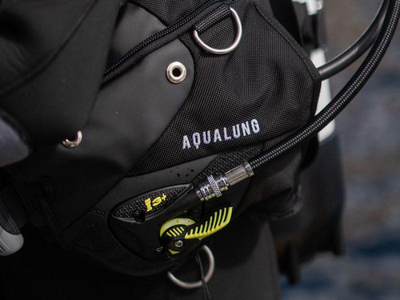 Aqualung i3+ side lever close-up