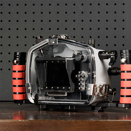 Ikelite 200DL housing access to camera controls underwater