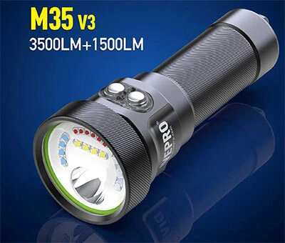 Divepro M35 V3 narrow beam used during an underwater dive