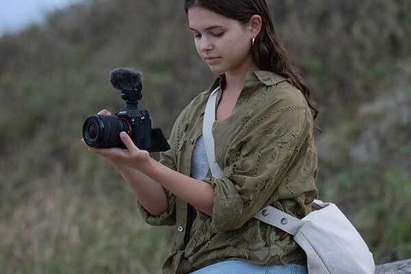 Compact Sony FE 28-70mm OSS II lens side profile