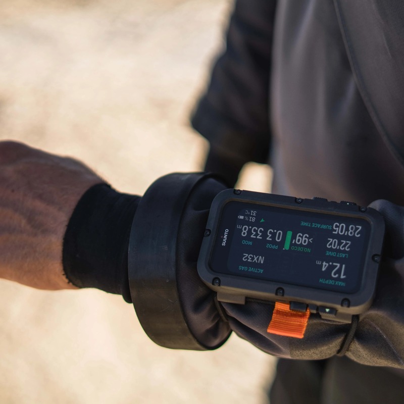 Suunto Nautic Bungee Cord dive computer with bungee mount, LED flashlight, and technical dive features