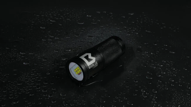 Bigblue VL6200P underwater light demonstrating its dedicated red-light mode