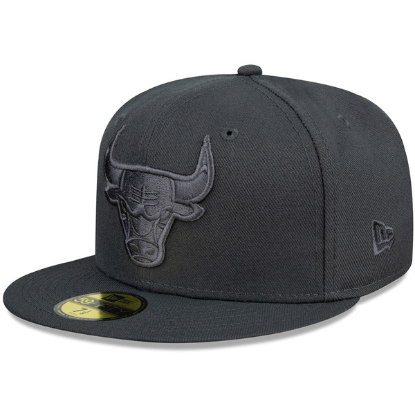 Chicago Bulls Blackout 59FIFTY Fitted Hat