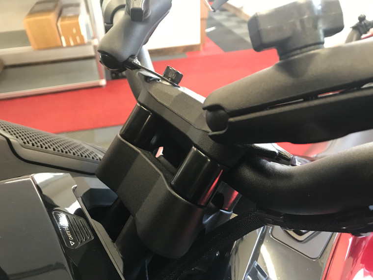 Show Chrome - F3 2015 and up - Handlebar Risers