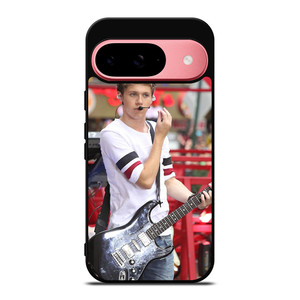 NIALL HORAN ONE DIRECTION PLAYING GUITAR 2 Google Pixel 9 Case