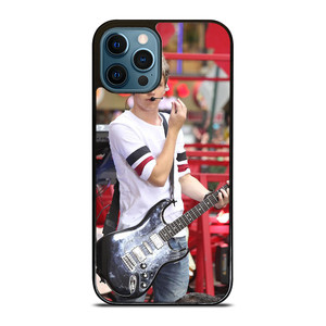 NIALL HORAN ONE DIRECTION PLAYING GUITAR 2 iPhone 12 Pro Max Case