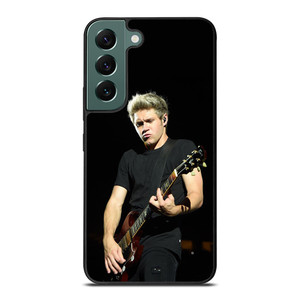 NIALL HORAN ONE DIRECTION PLAYING GUITAR 3 Samsung Galaxy S22 Case