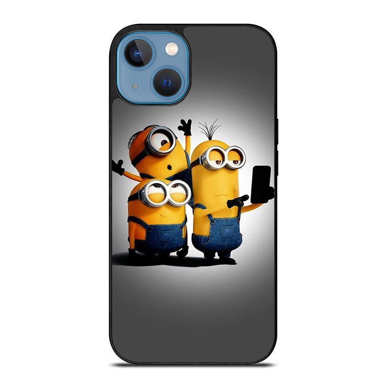 SELFIE MINIONS iPhone 13 Case