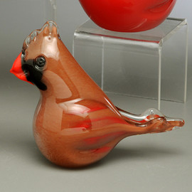 small hand sculpted glass Cardinal, small female.  2" +-