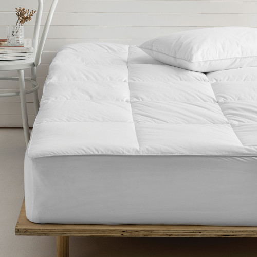 Superior Mattress Topper by Savona