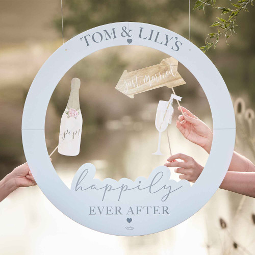 A Touch of Pampas Round Photo Booth Frame