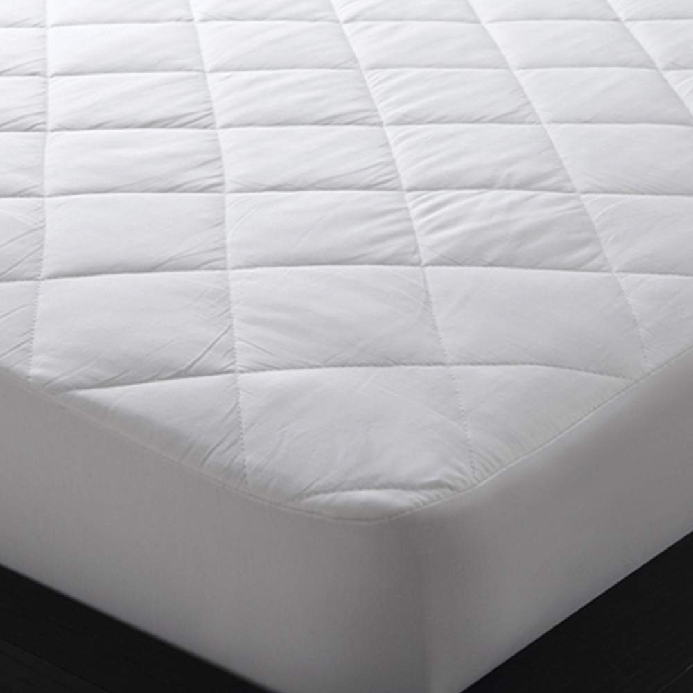 Cotton Fitted Mattress Protector by Logan and Mason - queenb