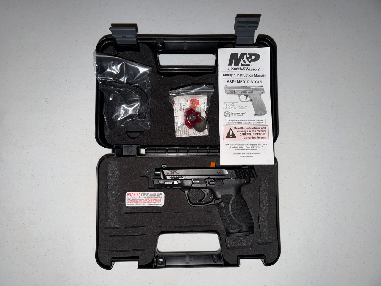 Smith & Wesson M&P M2.0 40 S&W 4" Barrel (New) with Equipment Rail and Extra Grips