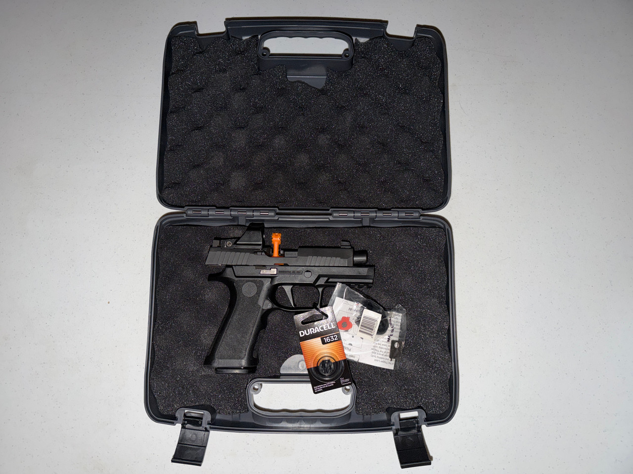 SIG P320 9mm Carry 3.9" Barrel X (Very Good Excellent) with Supressor Height Sights and SIG Optic