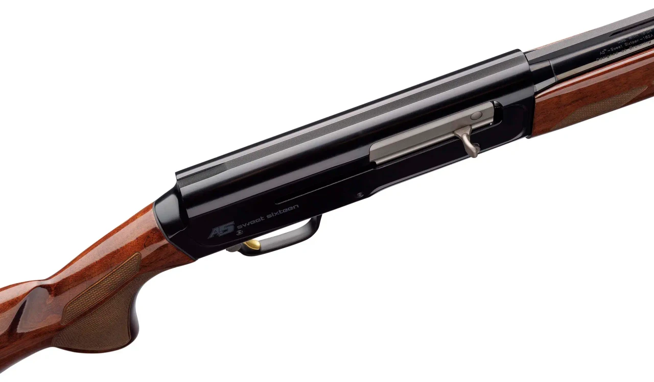 Browning 16ga Sweet Sixteen A5 Hunter 28" barrel 2-3/4" chamber with 3 Chokes & Choke Tool Semi-Auto Walnut High Gloss in Case Made in Portugal (New)