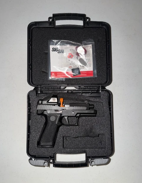 SIG P320 9mm Carry 3.9" Barrel X Series (Very Good) Suppressor Height Sights with Tridium Sights and SIG Romeo R1 Optic