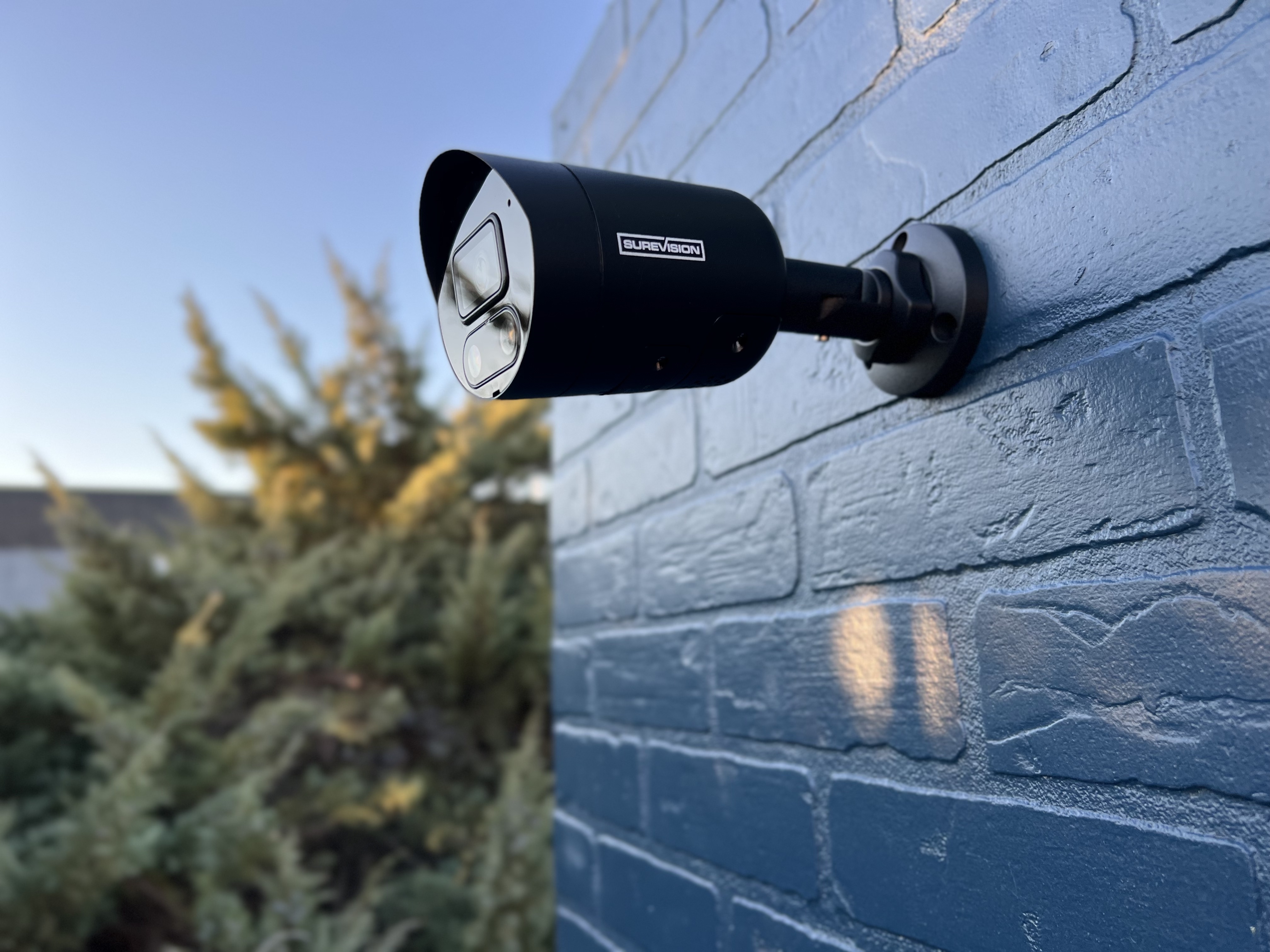 8 4K Active Deterrent Cameras - 16 Channel NVR - IP Security System / 8IPSB8-B-N