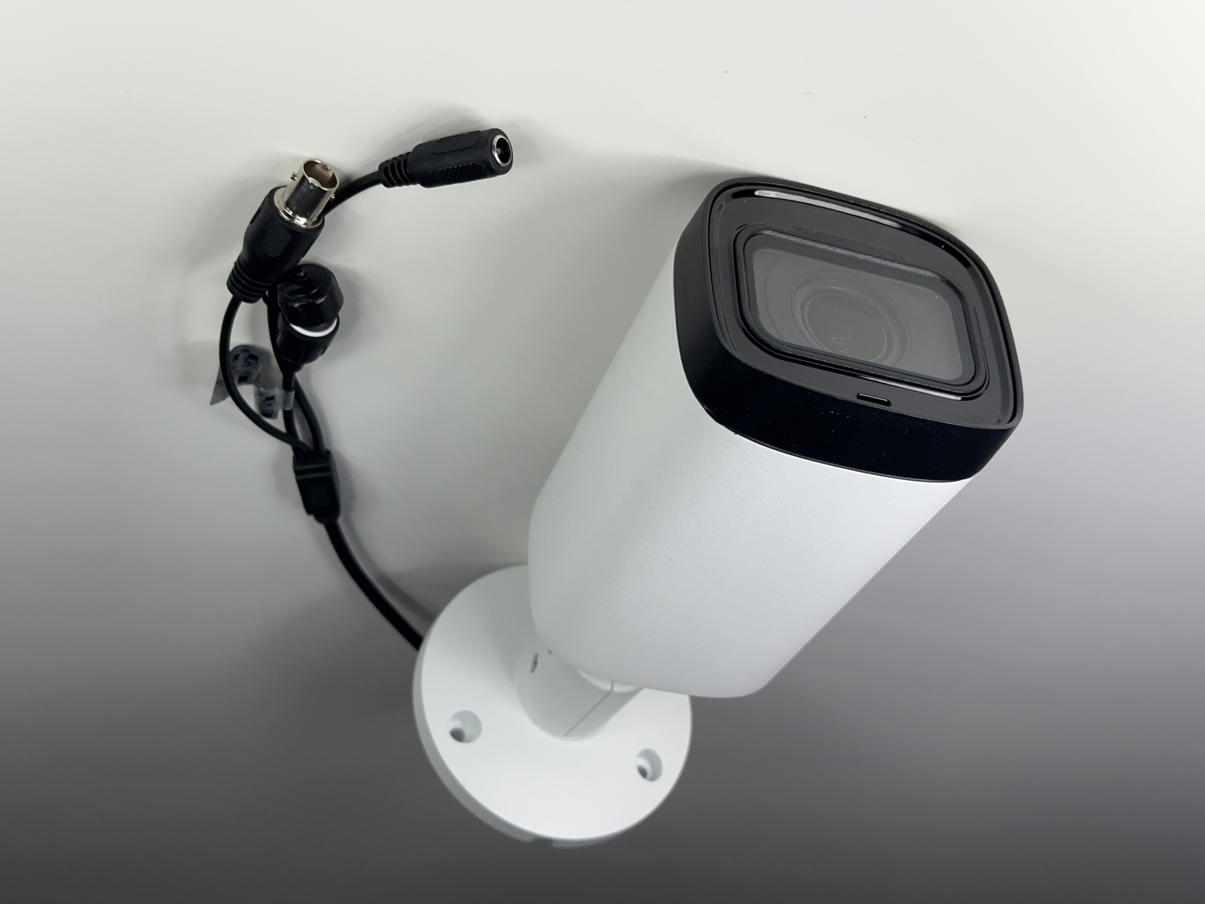 (CSP-CVIMX2-VF.V2) Black LIne - 4-1 HD over Coax 2MP Infrared Bullet with Adjustable Lens / BS914