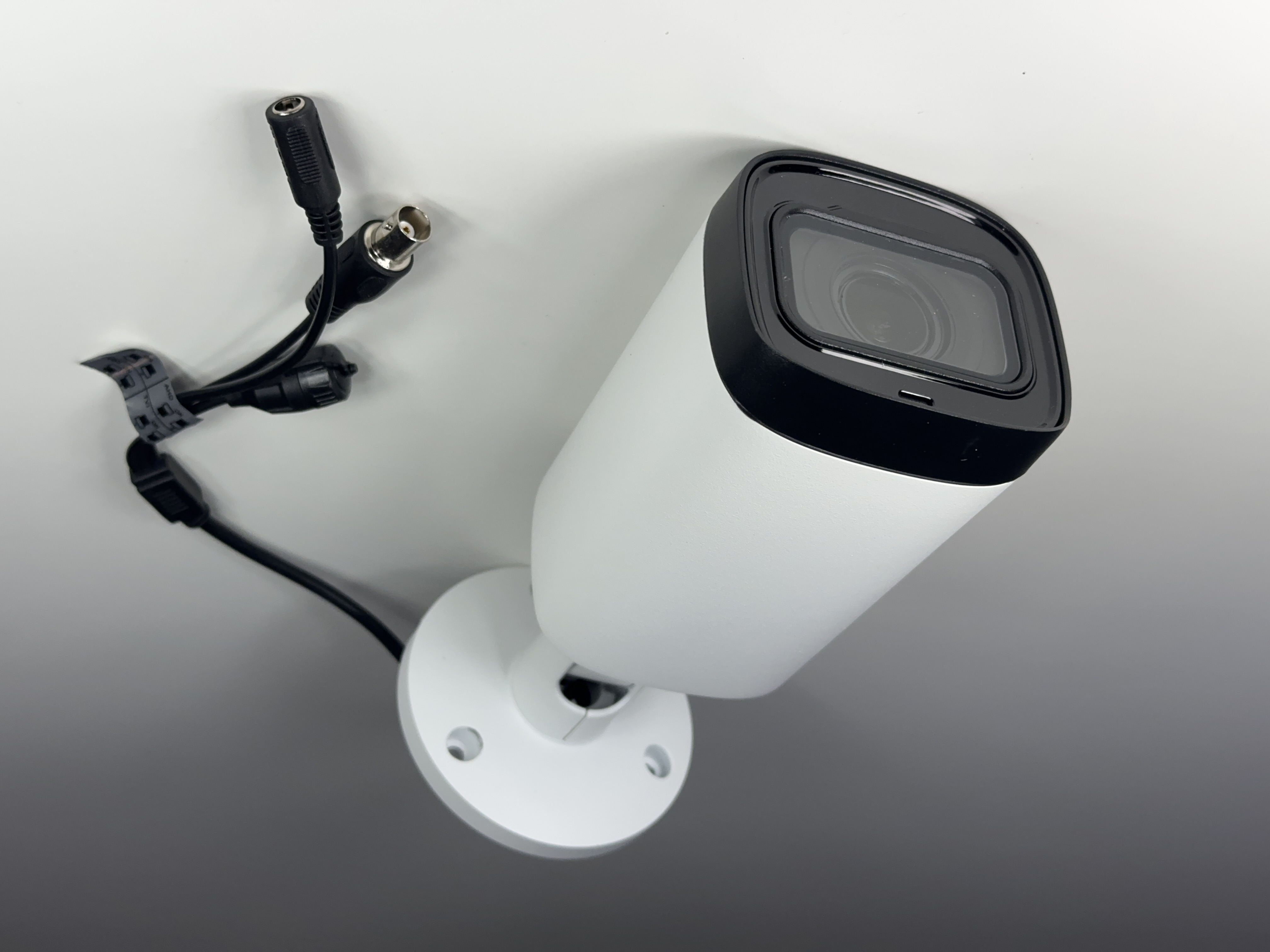 (CSP-CVIMX2-VF.V2) Black LIne - 4-1 HD over Coax 2MP Infrared Bullet with Adjustable Lens / BS915