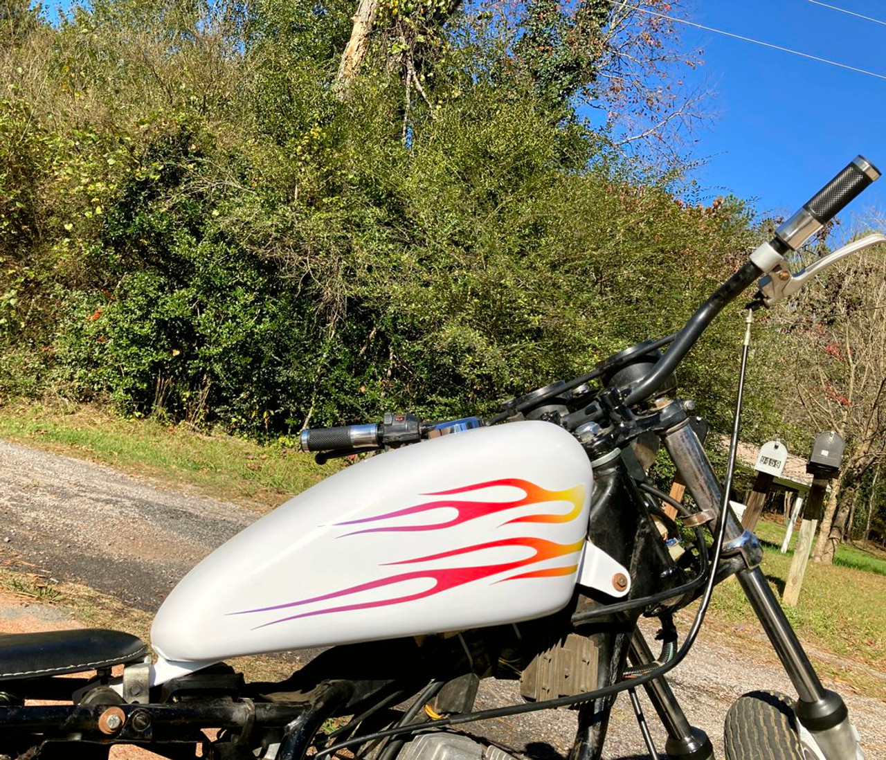 White hot fire grape shown
on a 3.3 gal sportster tank
