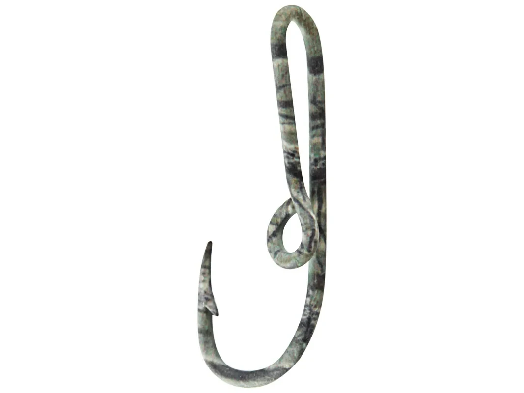 camo fishing hook Fox Rage Predator Treble Sleeves Medium It can be slid onto the bill of a cap or used as a tie clasp Eagle Claw Camo Hat/tie Clasp