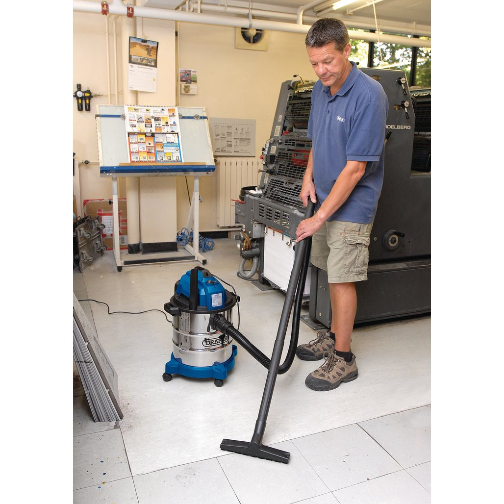 230V Wet and Dry Vacuum Cleaner with 