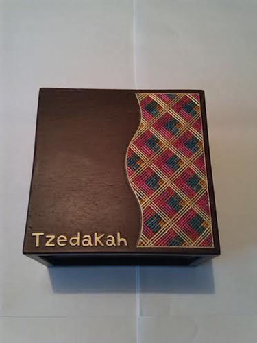 LFG TZEDAKAH BOX WOOD & STRAW