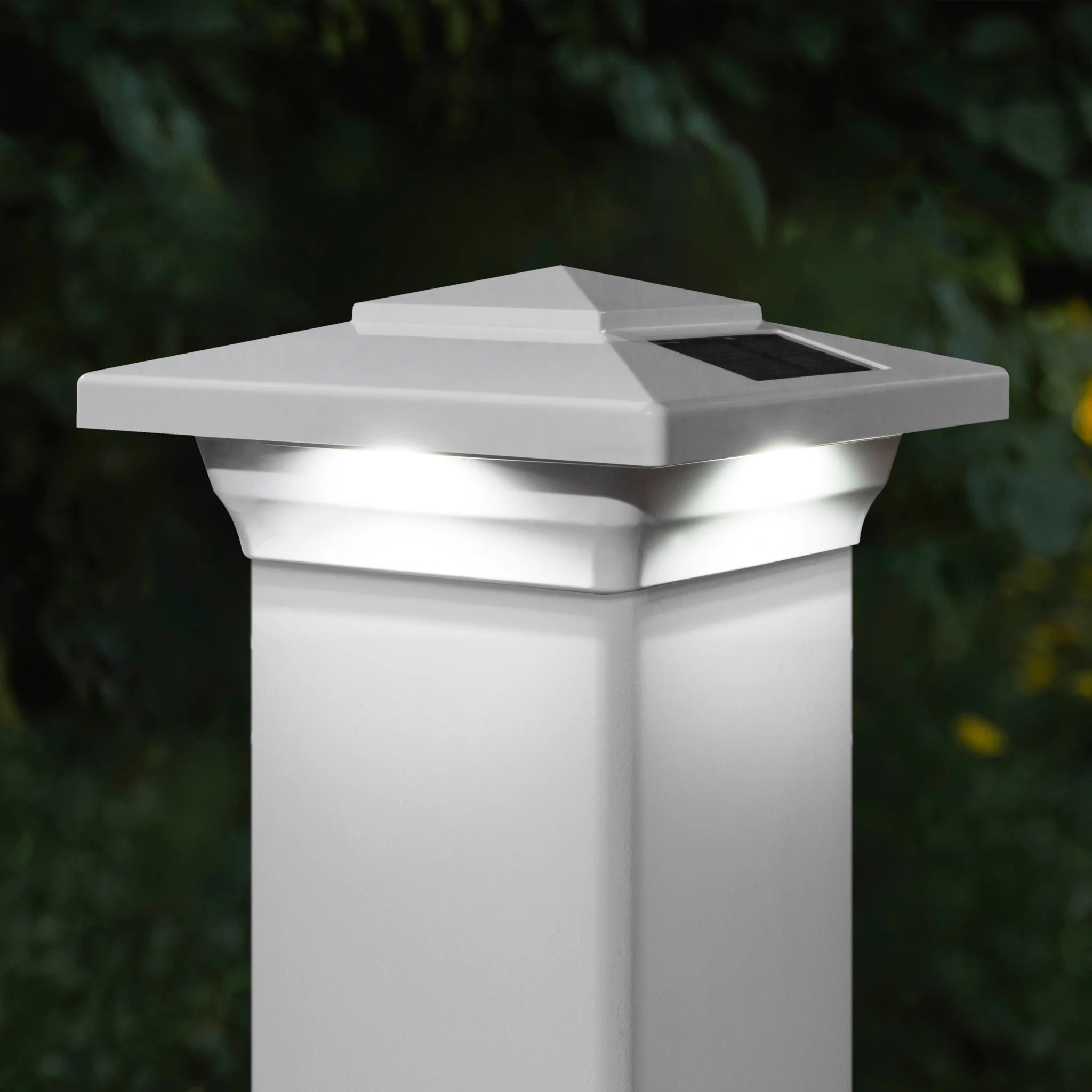 RELIABILT Solar 4-in X 4-in White LED Outdoor Post Cap Light In The Deck Lights Department At