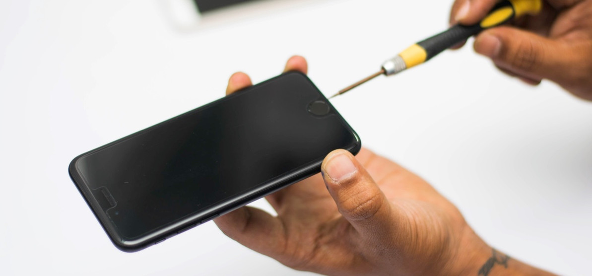 Why Should You Choose A Professional Phone Repair Service?