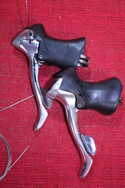 Shimano Dura Ace ST-7700 STI Shifters: 9 Speed