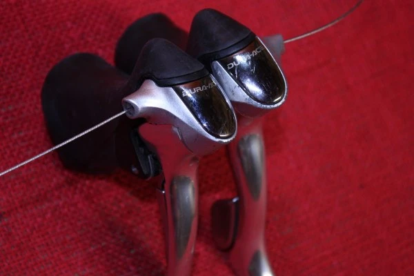 Shimano Dura Ace ST-7700 STI Shifters: 9 Speed