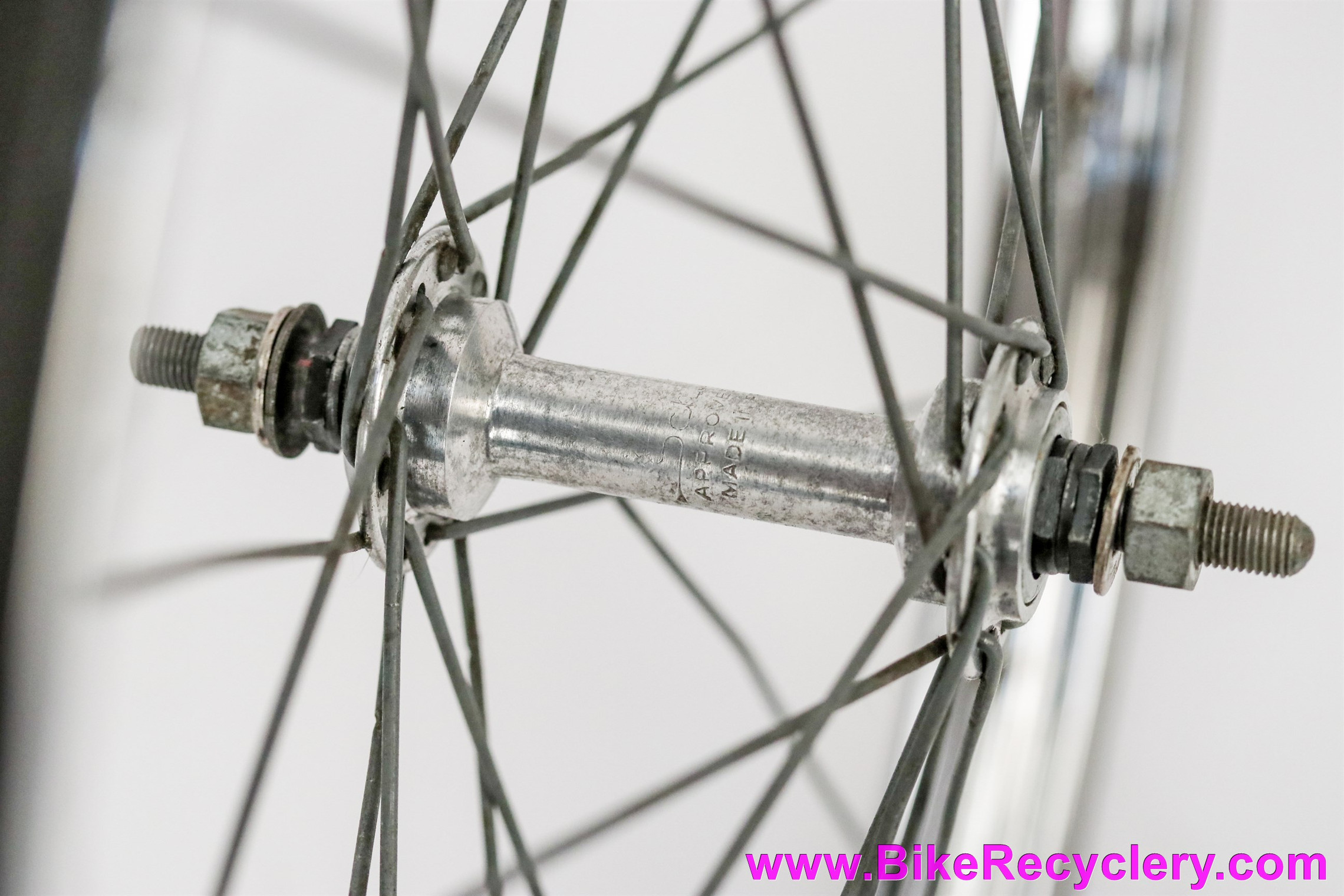 Schwinn Stingray Speed S-5 Wheelset: Fastback Tires (One NOS