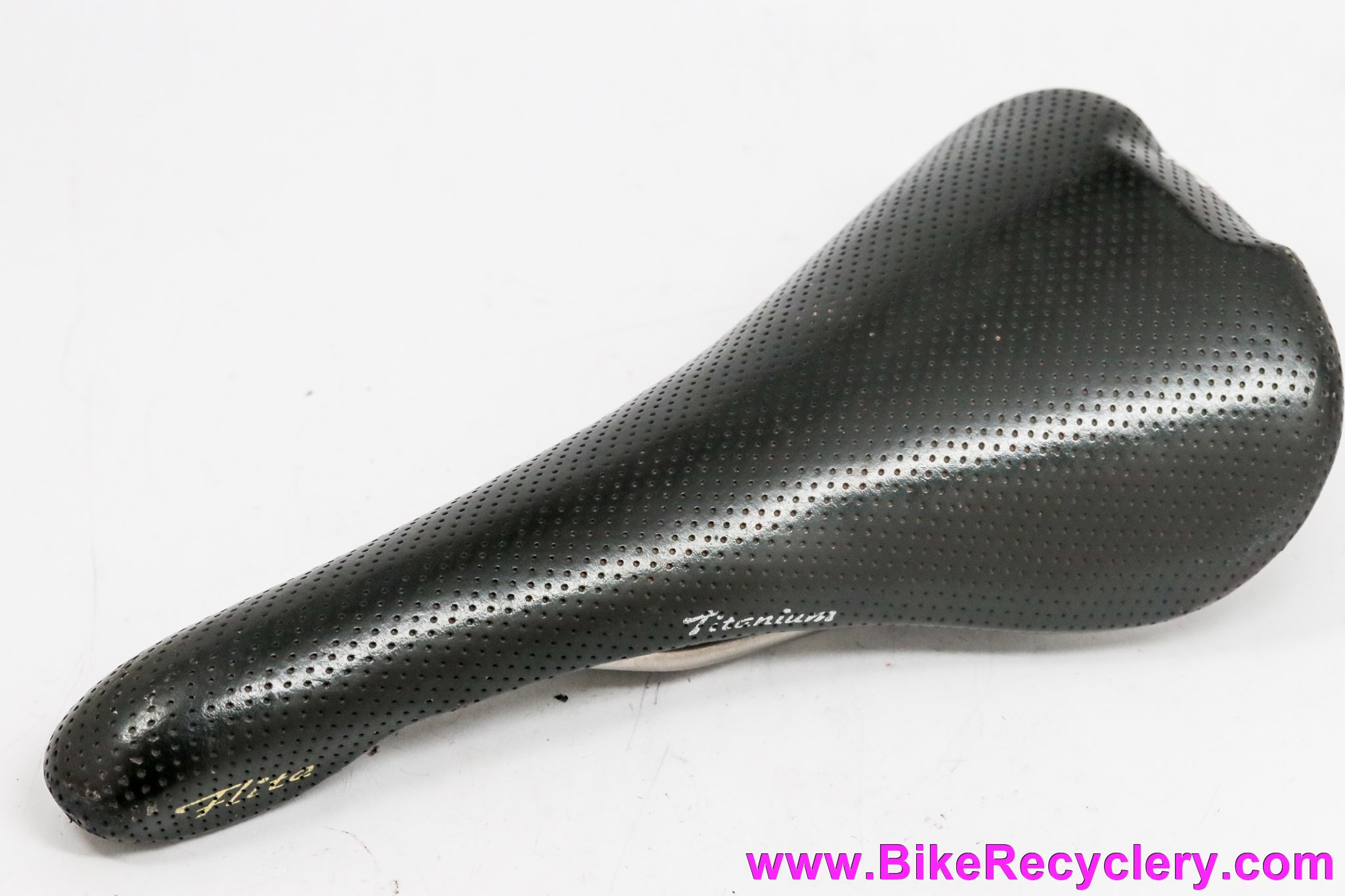 1st Gen Selle Italia Flite Titanium Saddle: Perforated Black