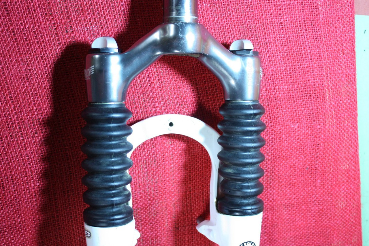 Manitou Mars Elite Fork: 80m, TPC Compression, 1 1/8