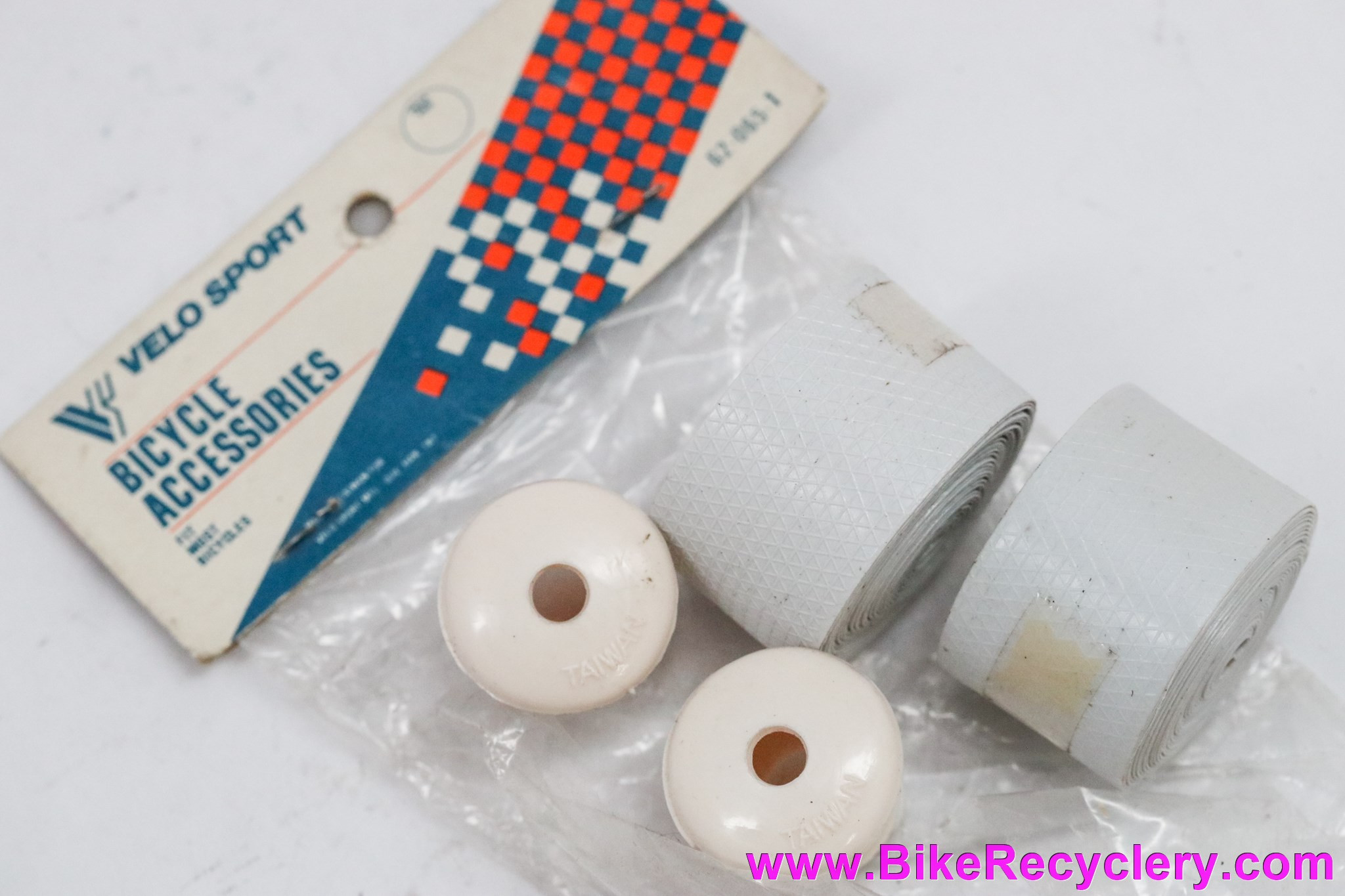 VeloSport Vinyl/Rubber Handlebar Tape: White Diamond Texture