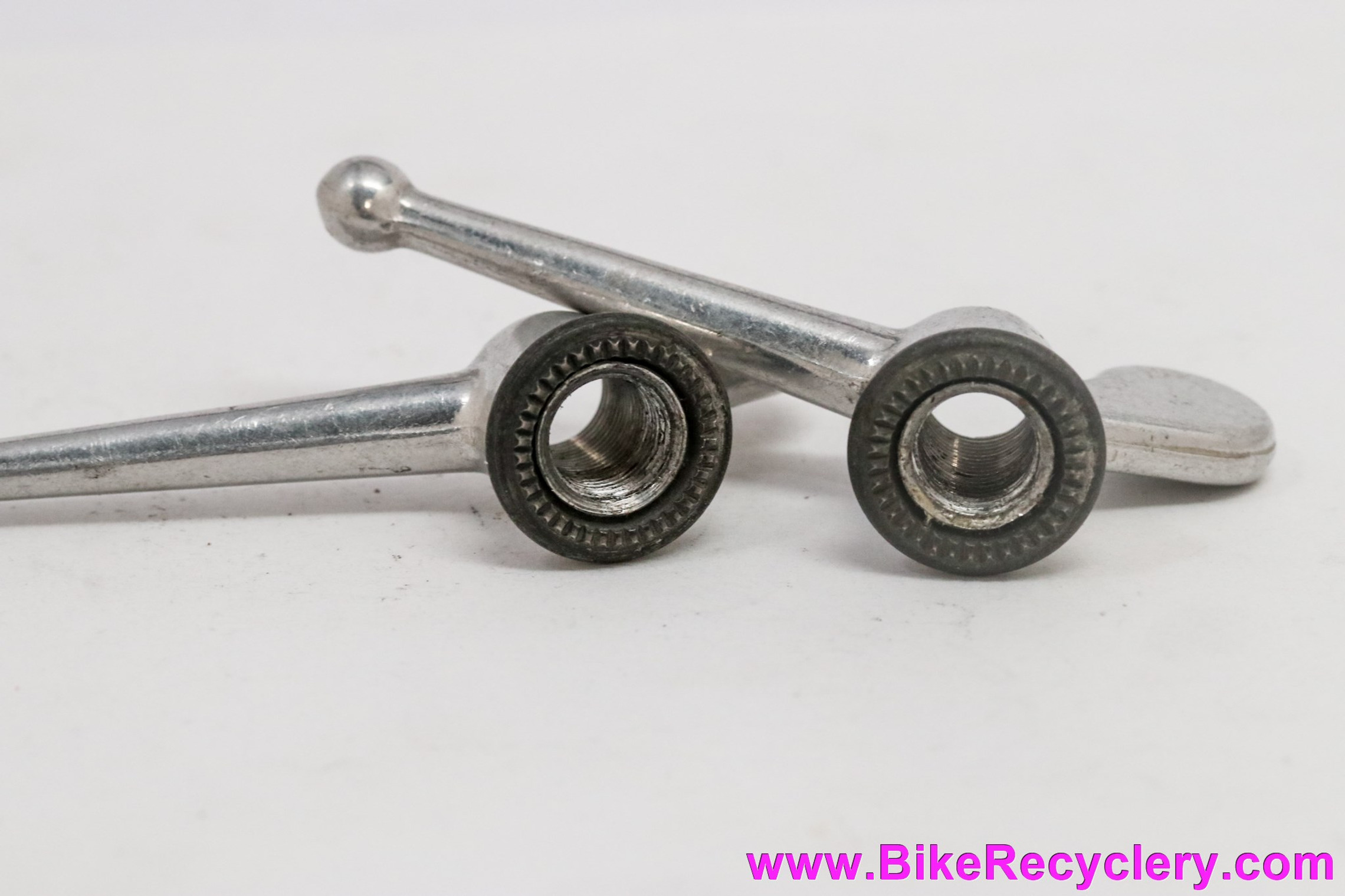 GB Sturmey Archer Wing Nuts: Rear - Alloy - Thumb Grip - 1950's (Pair,  NOS?) - Bike Recyclery