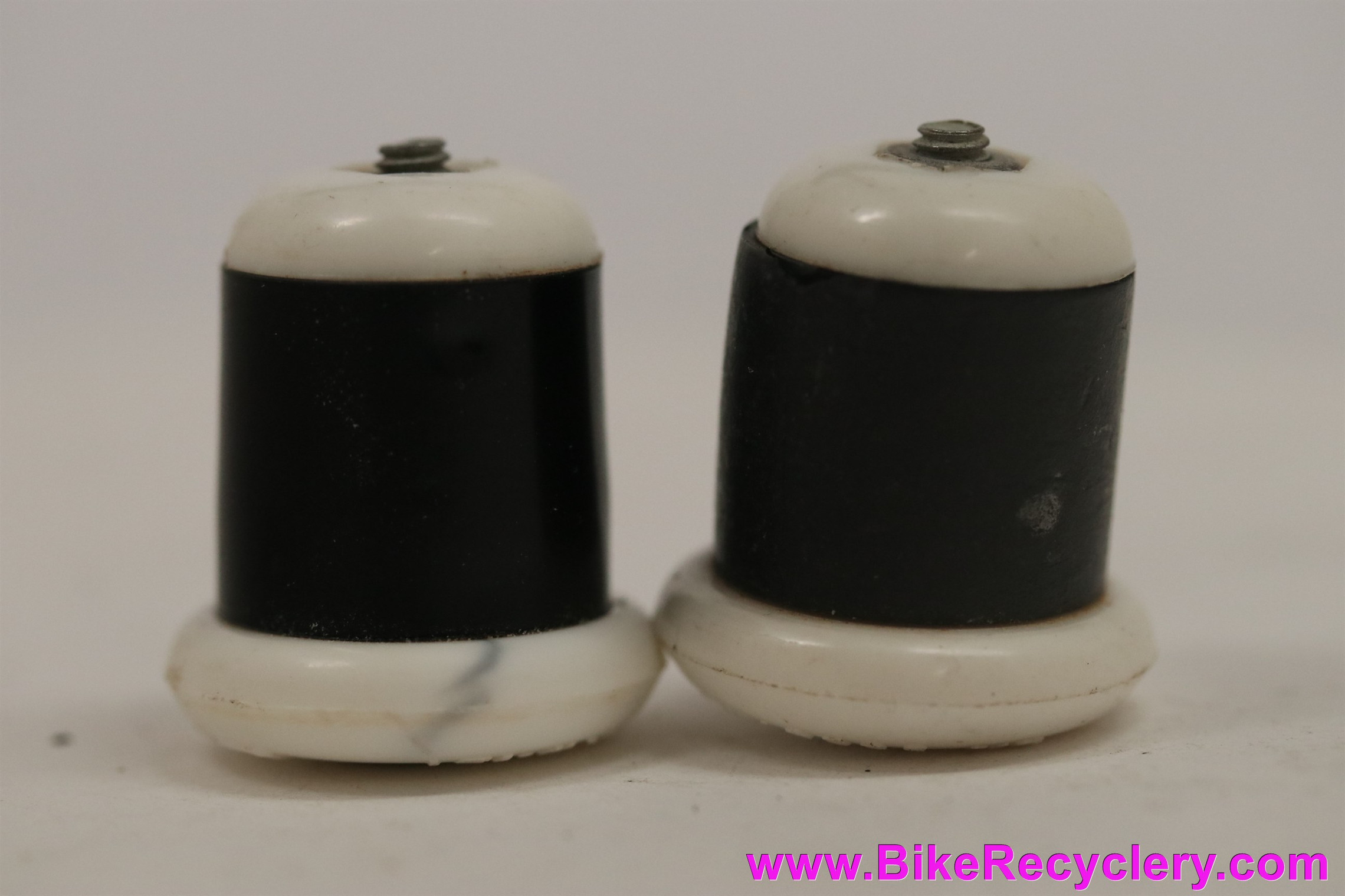 GB Handlebar End Plugs: 1940s 1950's French - G. Blassieaux - 25mm - White (Near Mint, NOS?)