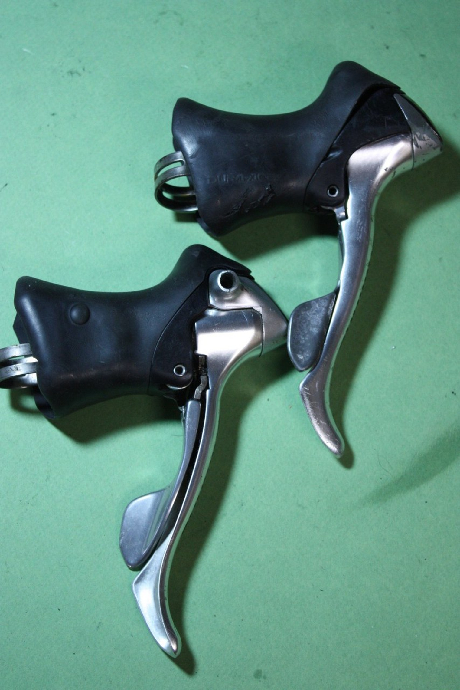 Shimano Dura Ace ST-7700 STI Shifters: 9 Speed Double 1366