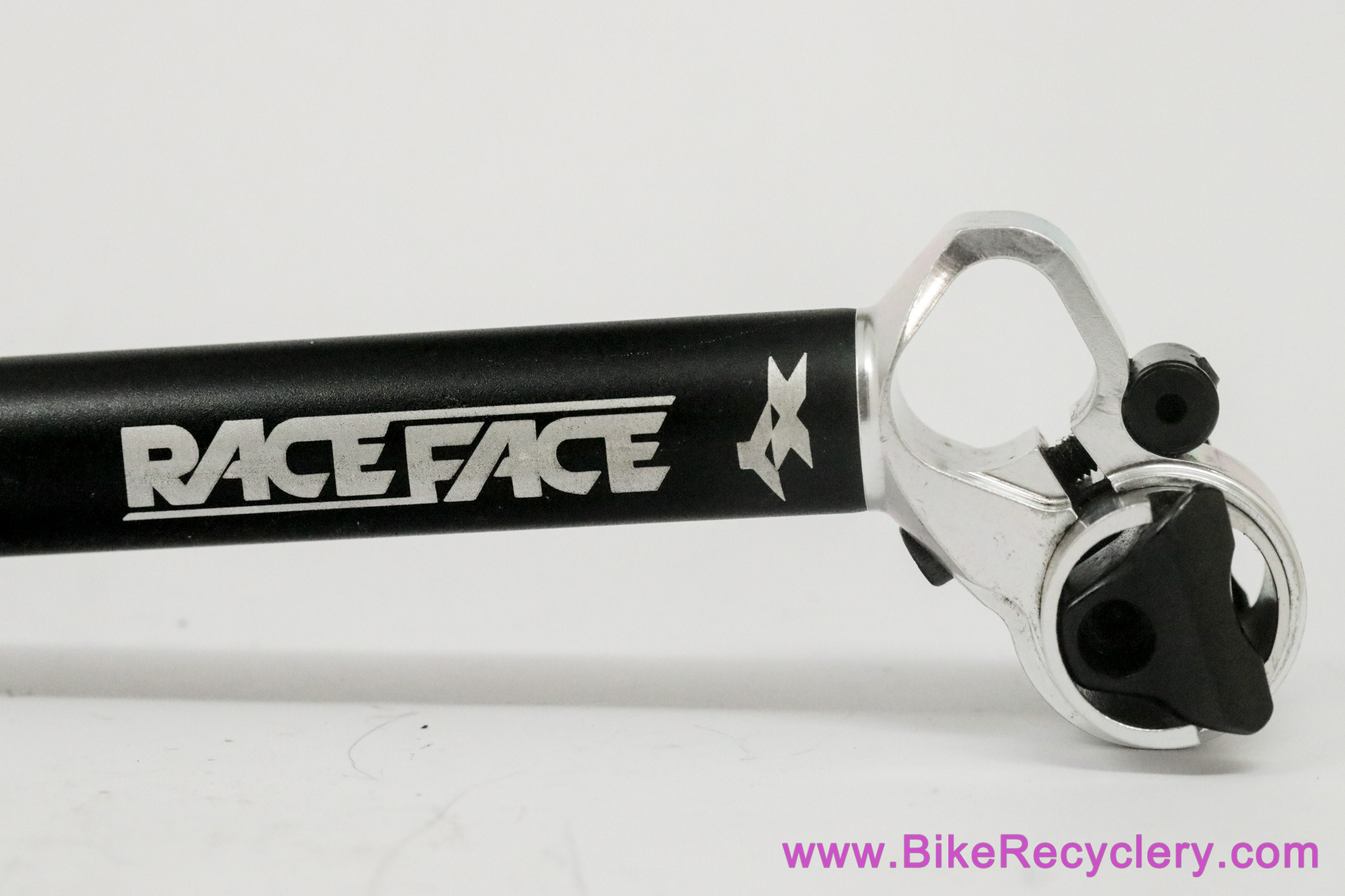 Race Face XY  Seatpost: 27.2mm x 400mm - Offset - Black - Vintage 1990's  2000's (Near Mint)
