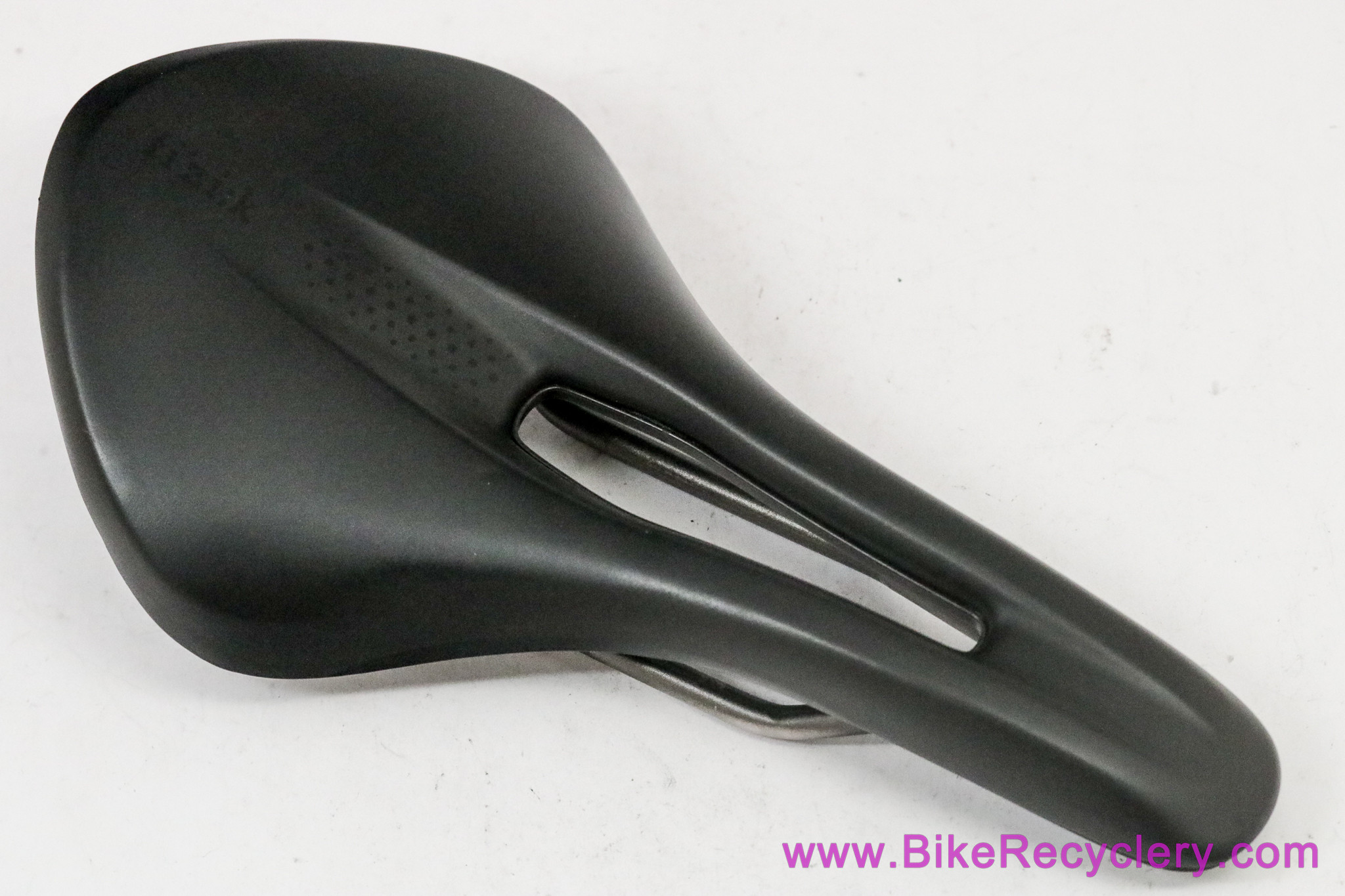 Fizik Tempo Aliante R3 Saddle: 145mm - Black (New Take-Off