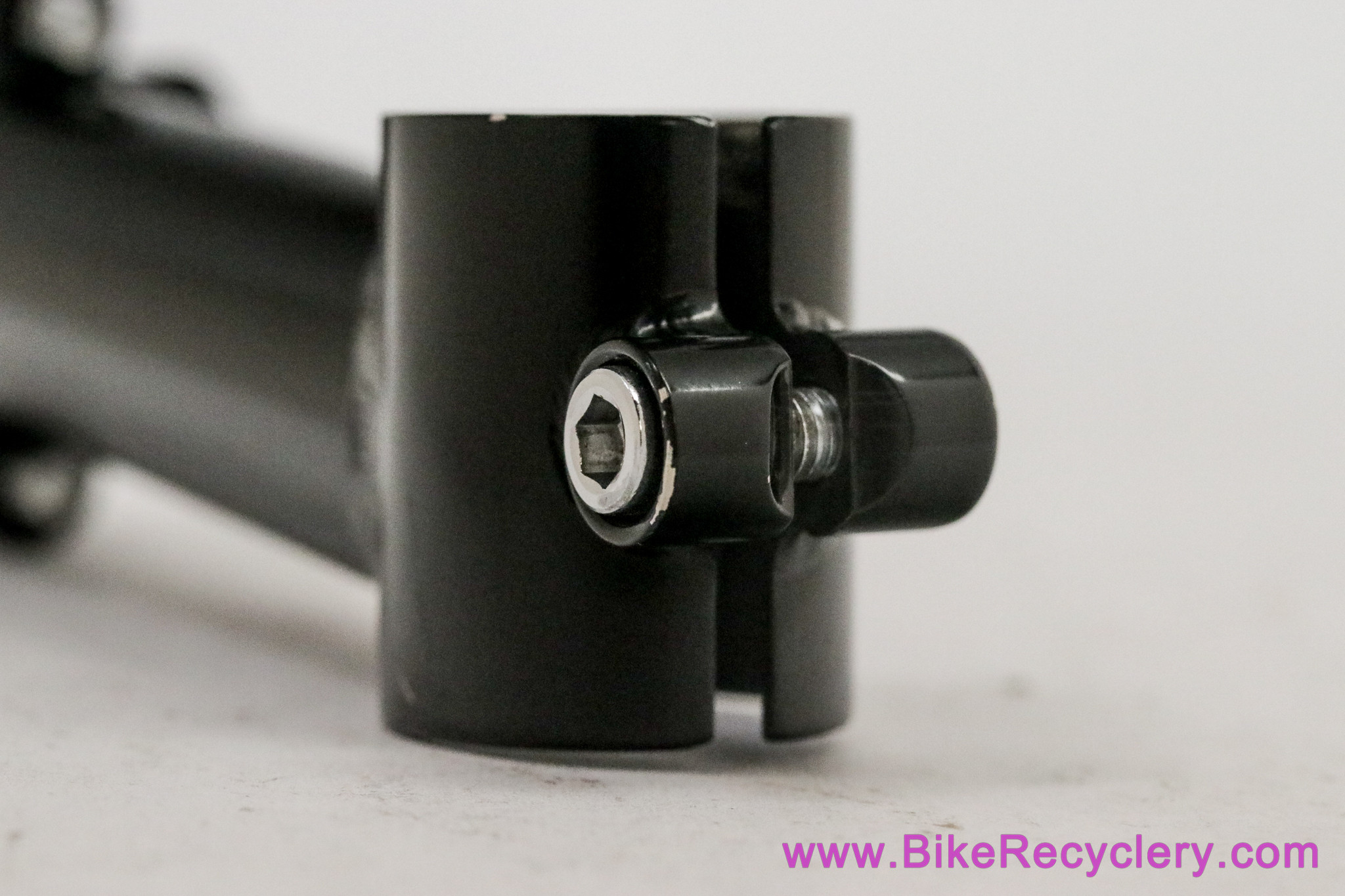 Nitto UI-2 Threadless Stem: 100mm x 25.4mm - Black Camo (New Take
