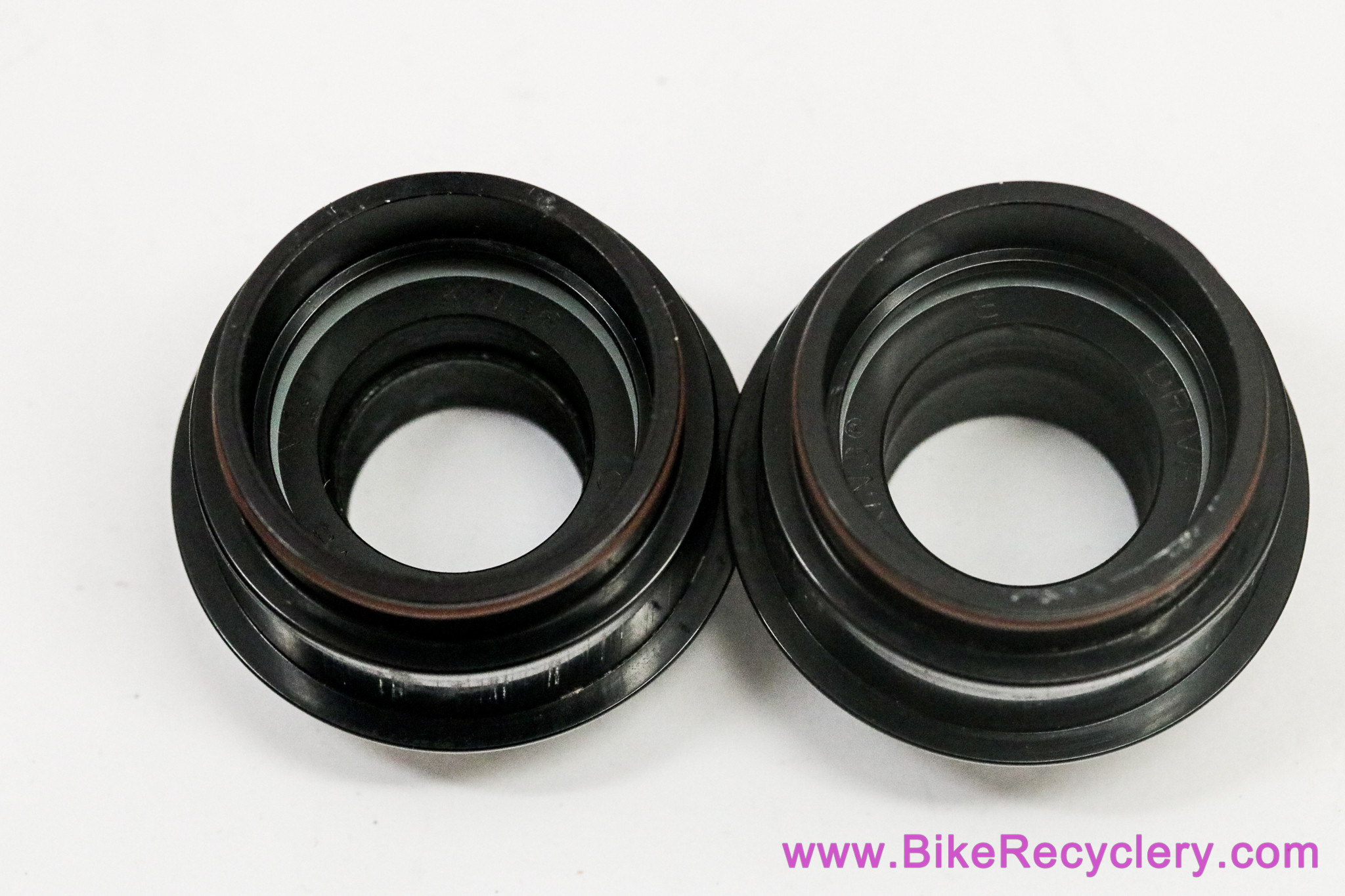 Chris King Press Fit 30 Bottom Bracket: Black - 24mm Fit Kit C & E (Near Mint+)