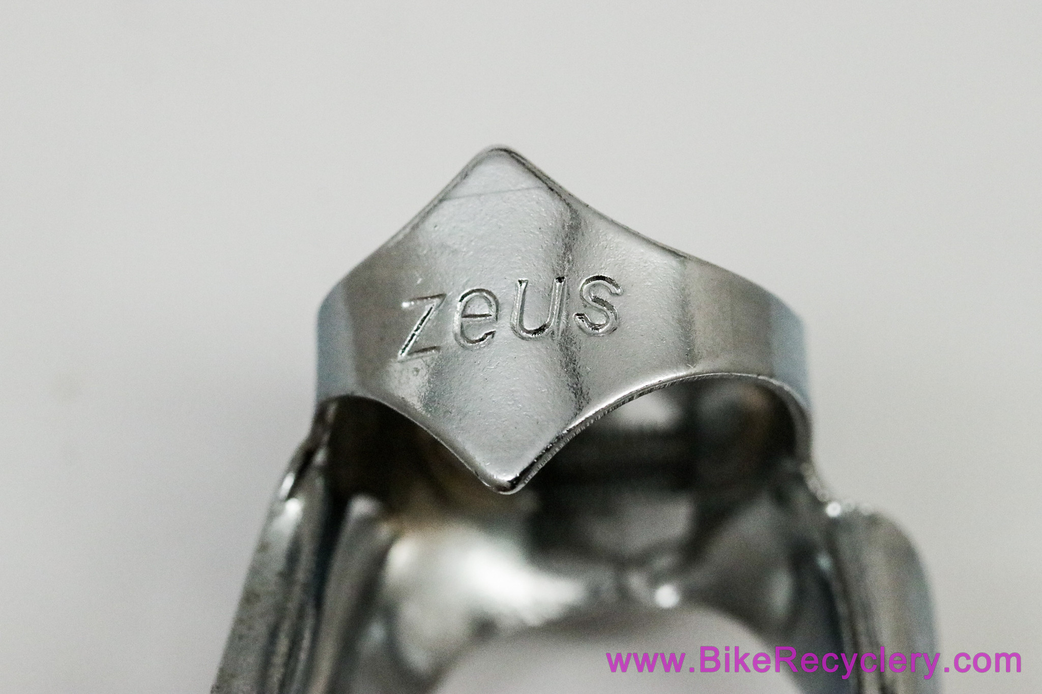 NOS Zeus Ref 14 Downtube Twin Cable Guide: Campagnolo 626/A Clone - Clamp On - Chrome